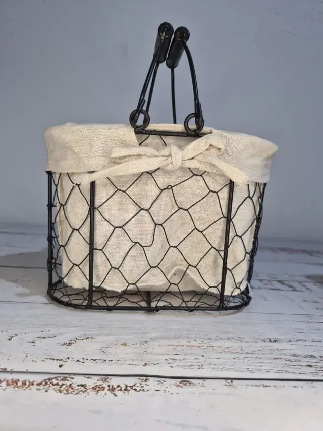 Canasta organizadora chica de alambre con tela