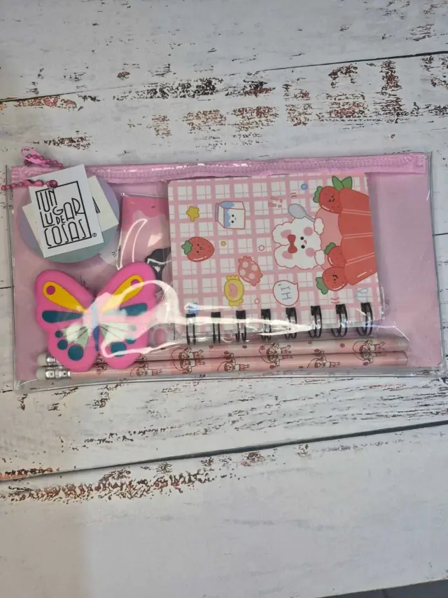 Cartuchera transparente + cosas escolares
