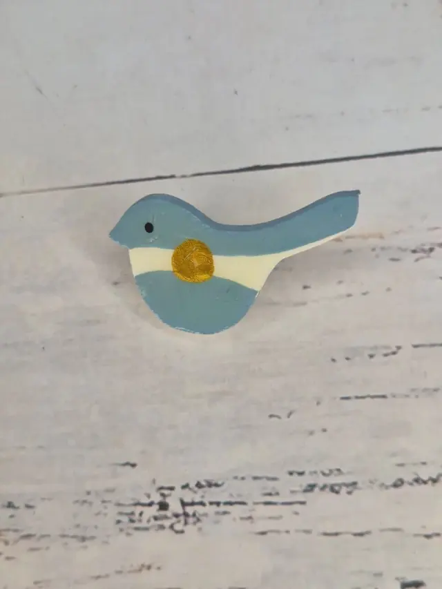 Escarapela en forma de pajarito
