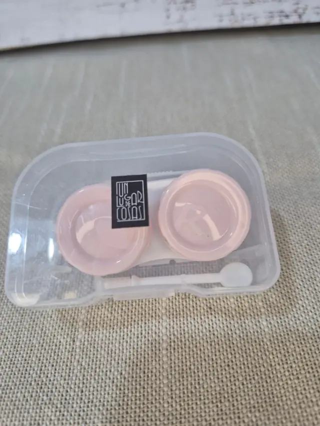 Estuche para lentes de contacto con accesorios