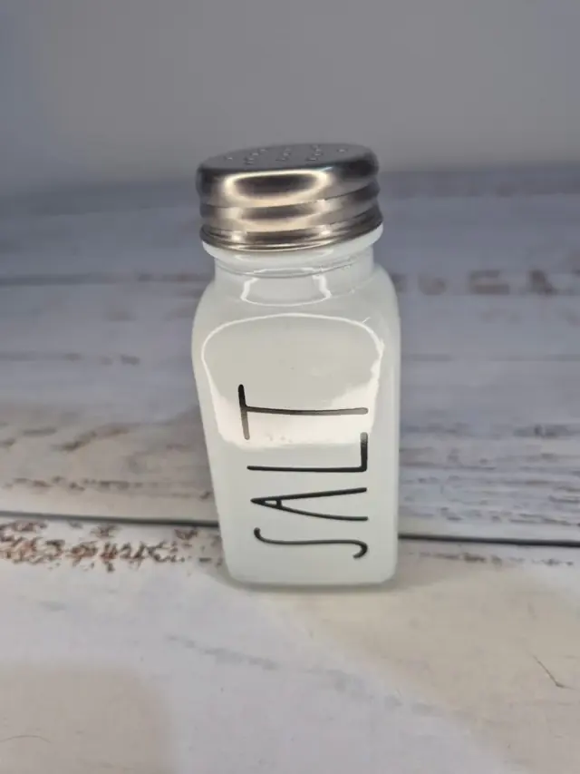 Salero de Vidrio “SALT”